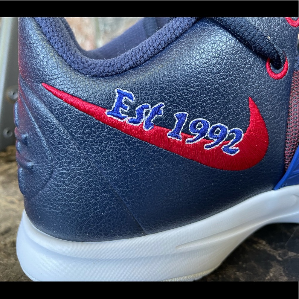 Nike Men's Kyrie Flytrap III Basketball Sneakers - Picture 4 of 15